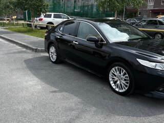 2020 Toyota Camry VIII (XV70), чёрный, 2900000 рублей, вид 2