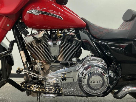 2011 Harley-Davidson Street Glide, пурпурный, 799000 рублей, вид 5