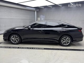 2023 Hyundai Sonata VIII (DN8), чёрный, 2100000 рублей, вид 2