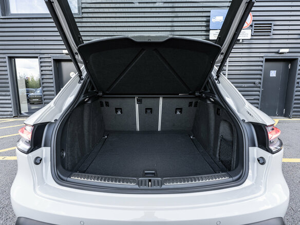 2026 Porsche Macan I Рестайлинг 2, серый, 13300000 рублей - вид 24
