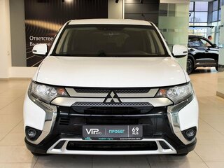 2019 Mitsubishi Outlander III Рестайлинг 3, белый, 2135000 рублей, вид 2