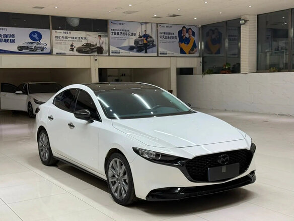 2021 Mazda 3 Axela IV (BP), белый - вид 3