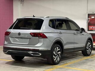 2022 Volkswagen Tiguan Allspace II Рестайлинг, серебристый, 2800290 рублей, вид 3