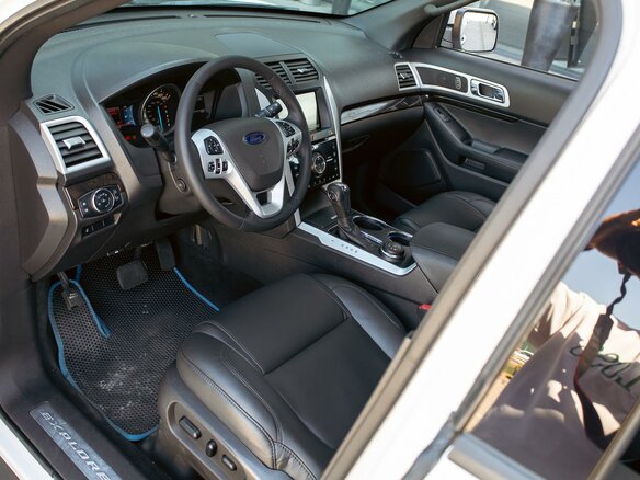 2014 Ford Explorer V, белый, 1365000 рублей - вид 12