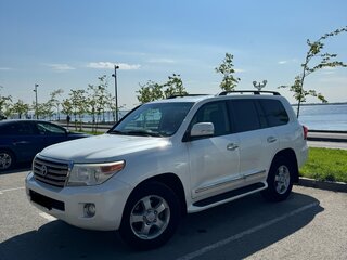 2013 Toyota Land Cruiser 200 Series Рестайлинг 1, белый, 3700000 рублей, вид 1