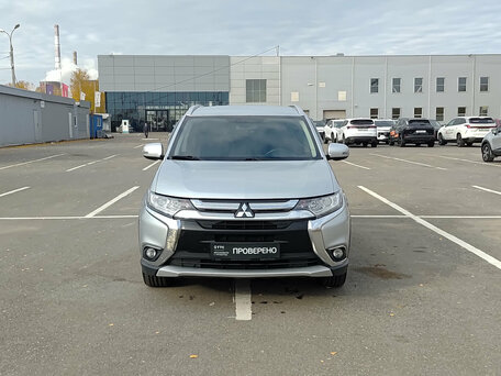 2018 Mitsubishi Outlander III Рестайлинг 2, серебристый, 1570000 рублей, вид 2
