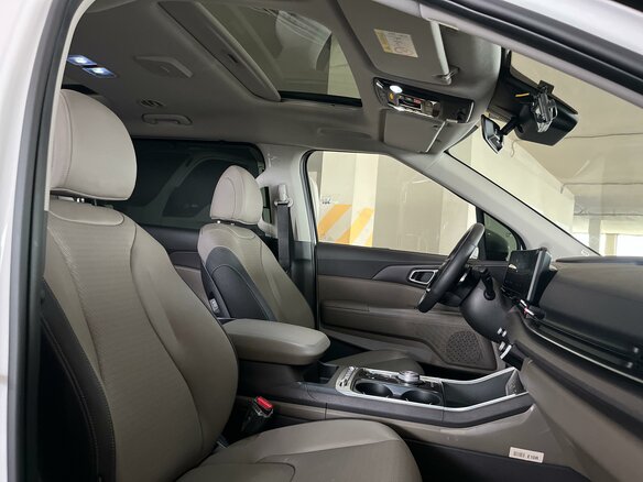 2025 Kia Carnival IV Рестайлинг, белый, 5495000 рублей - вид 17