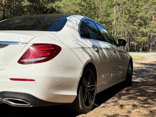 2019 Mercedes-Benz E-Класс 300 V (W213, S213, C238), белый, 3799999 рублей, вид 3