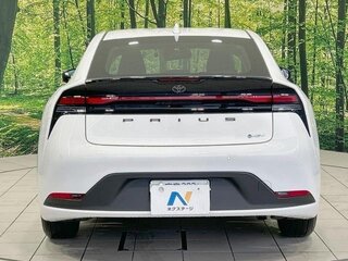 2024 Toyota Prius V (XW60), белый, 3300000 рублей, вид 4
