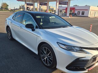 2022 Toyota Camry VIII (XV70) Рестайлинг, белый, 3000000 рублей, вид 1