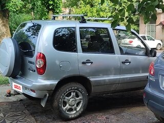 2006 Chevrolet Niva I, серебристый, 575000 рублей, вид 2