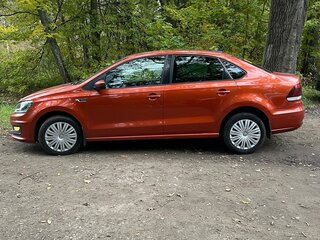 2018 Volkswagen Polo V Рестайлинг, красный, 1050000 рублей, вид 4