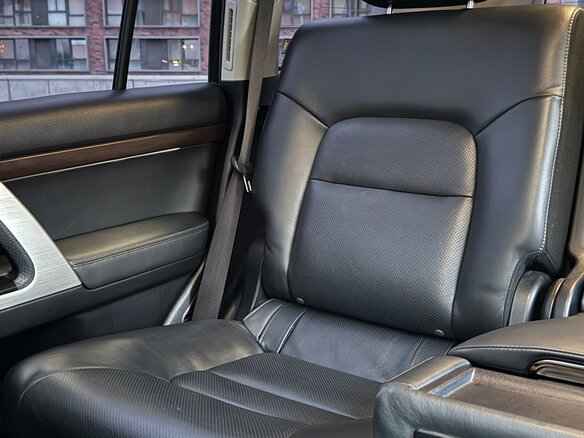 2016 Toyota Land Cruiser 200 Series Рестайлинг 2, белый - вид 10