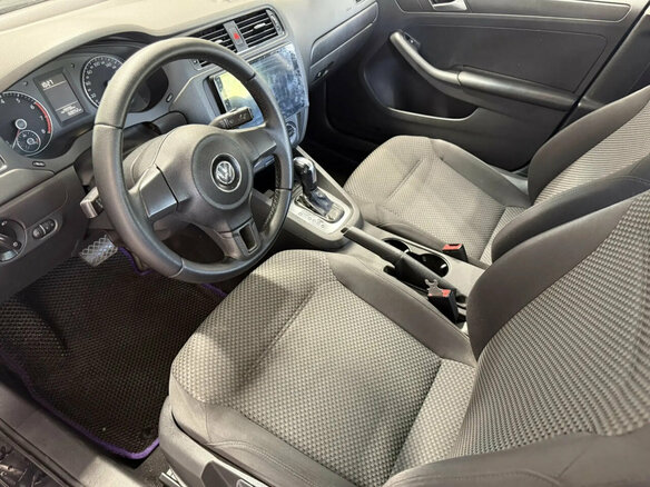 2013 Volkswagen Jetta VI, чёрный - вид 6
