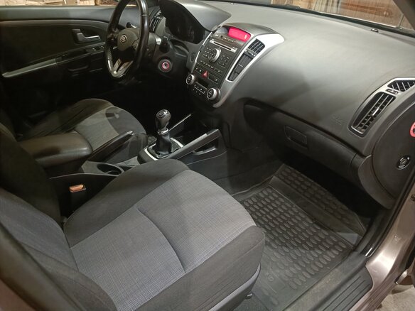 2010 Kia Ceed I, бежевый, 780000 рублей - вид 11