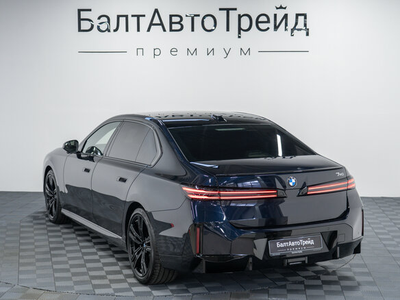 2026 BMW 7 серии 740 xDrive VII (G70) Рестайлинг, синий, 24690000 рублей - вид 38
