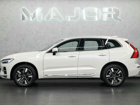 2025 Volvo XC60 II Рестайлинг, белый - вид 2
