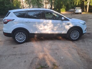 2019 Ford Kuga II Рестайлинг, белый, 2000000 рублей, вид 3