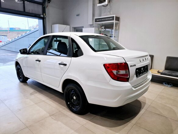 2026 Lada (ВАЗ) Granta I Рестайлинг, белый, 845000 рублей - вид 4