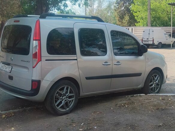 2013 Renault Kangoo II Рестайлинг, серый, 1300000 рублей - вид 5
