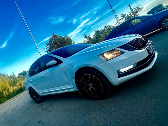 2017 Skoda Octavia III (A7) Рестайлинг, белый, 1450000 рублей - вид 5