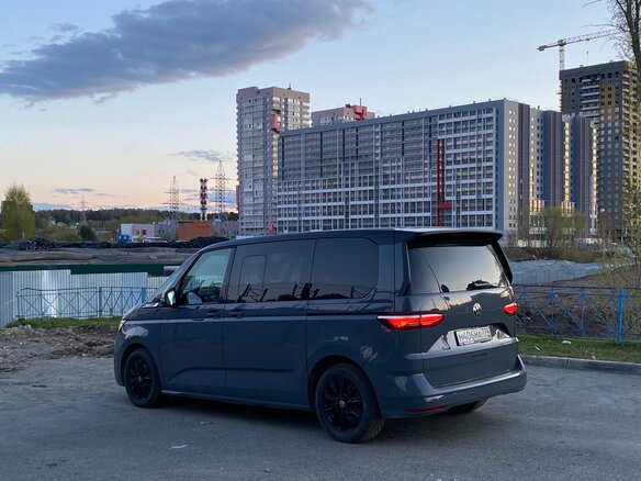 2022 Volkswagen Multivan T7, серый, 5850000 рублей - вид 24