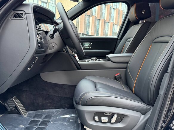 2026 Rolls-Royce Cullinan Black Badge I Рестайлинг (Series II), чёрный, 59850000 рублей - вид 17