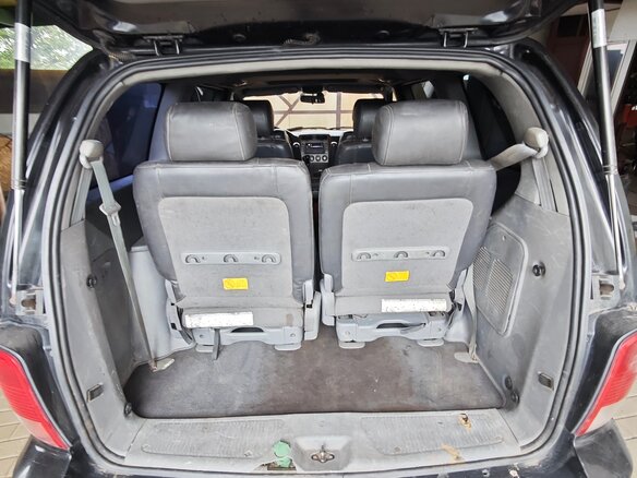 2002 Kia Carnival I, чёрный, 370000 рублей - вид 12
