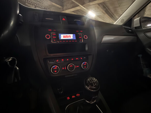 2013 Volkswagen Jetta VI, белый, 730000 рублей - вид 10