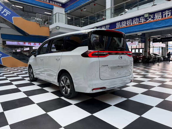 2022 GAC Trumpchi M6 Pro, белый, 1305000 рублей - вид 2