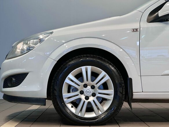 2011 Opel Astra H Рестайлинг, белый, 622000 рублей - вид 8