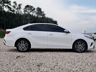 2022 Kia K3 II Рестайлинг, белый, 1800000 рублей, вид 3