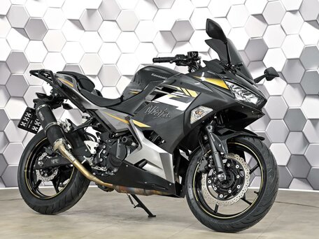 2022 Kawasaki Ninja 400, чёрный, 747000 рублей, вид 1