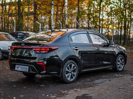 2018 Kia Rio IV, чёрный, 1380000 рублей, вид 2