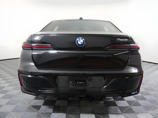 2026 BMW 7 серии 750e xDrive VII (G70), чёрный, 18135910 рублей, вид 5