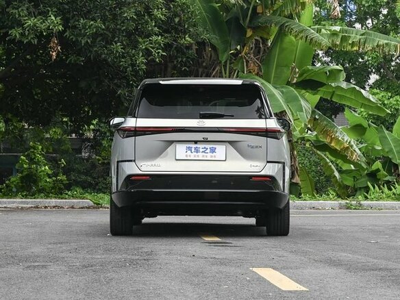 2026 Toyota bZ3X 58.3 kWh, серебристый, 2789000 рублей - вид 5