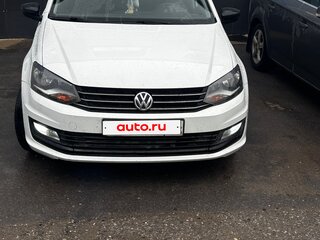 2017 Volkswagen Polo V Рестайлинг, белый, 1150000 рублей, вид 3