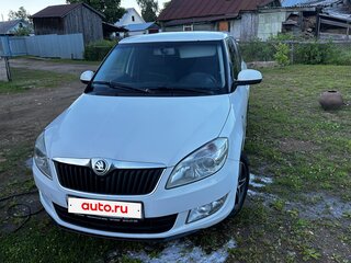 2013 Skoda Fabia II Рестайлинг, белый, 600000 рублей, вид 2