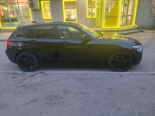 2012 BMW 1 серии 118i II (F20/F21), чёрный, 1040000 рублей, вид 4