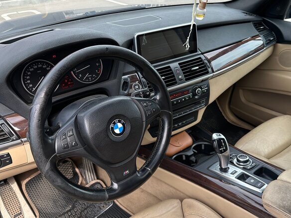 2010 BMW X5 50i II (E70) Рестайлинг, чёрный, 1400000 рублей - вид 7