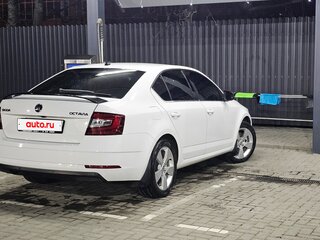 2017 Skoda Octavia III (A7) Рестайлинг, белый, 1720000 рублей, вид 3