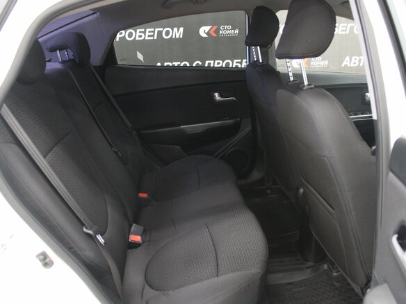 2016 Kia Rio III Рестайлинг, белый, 963000 рублей - вид 13