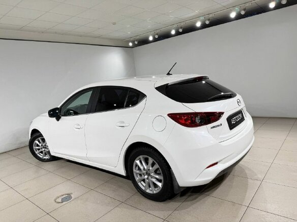 2018 Mazda 3 III (BM) Рестайлинг, белый, 1510000 рублей - вид 6