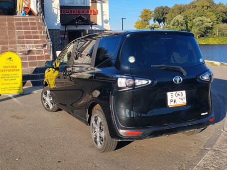 2020 Toyota Sienta II Рестайлинг, чёрный, 1370000 рублей, вид 4