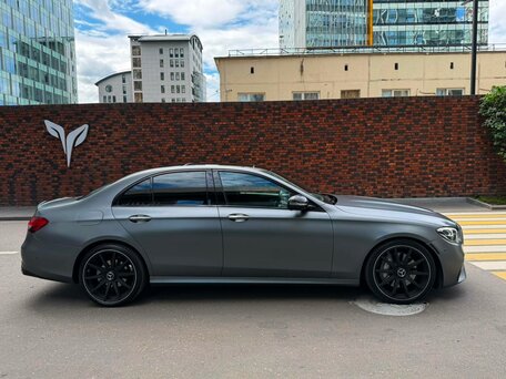 2020 Mercedes-Benz E-Класс 300 V (W213, S213, C238) Рестайлинг, серый, 4400000 рублей, вид 3