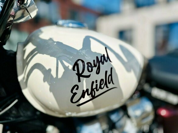 2026 Royal Enfield Classic 650, красный, 703000 рублей - вид 12