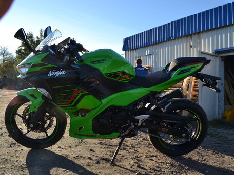 2024 Kawasaki Ninja 400, зелёный, 685000 рублей, вид 5