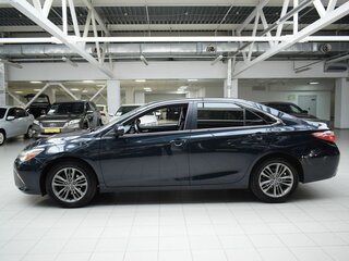 2017 Toyota Camry VII (XV50) Рестайлинг 2, синий, 1590000 рублей, вид 4