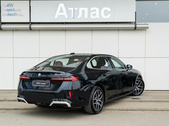 2025 BMW i5 Long eDrive35L, чёрный, 6690000 рублей - вид 2
