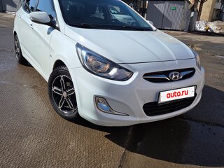 2013 Hyundai Solaris I, белый, 890000 рублей, вид 2